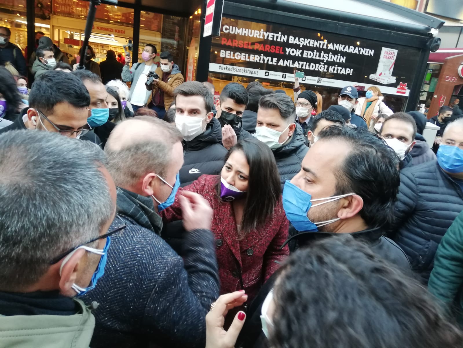 burcin-kalkin-ankara-nin-feminist-gece-sini-cekti-1 burcin-kalkin-ankara-nin-feminist-gece-sini-cekti-1