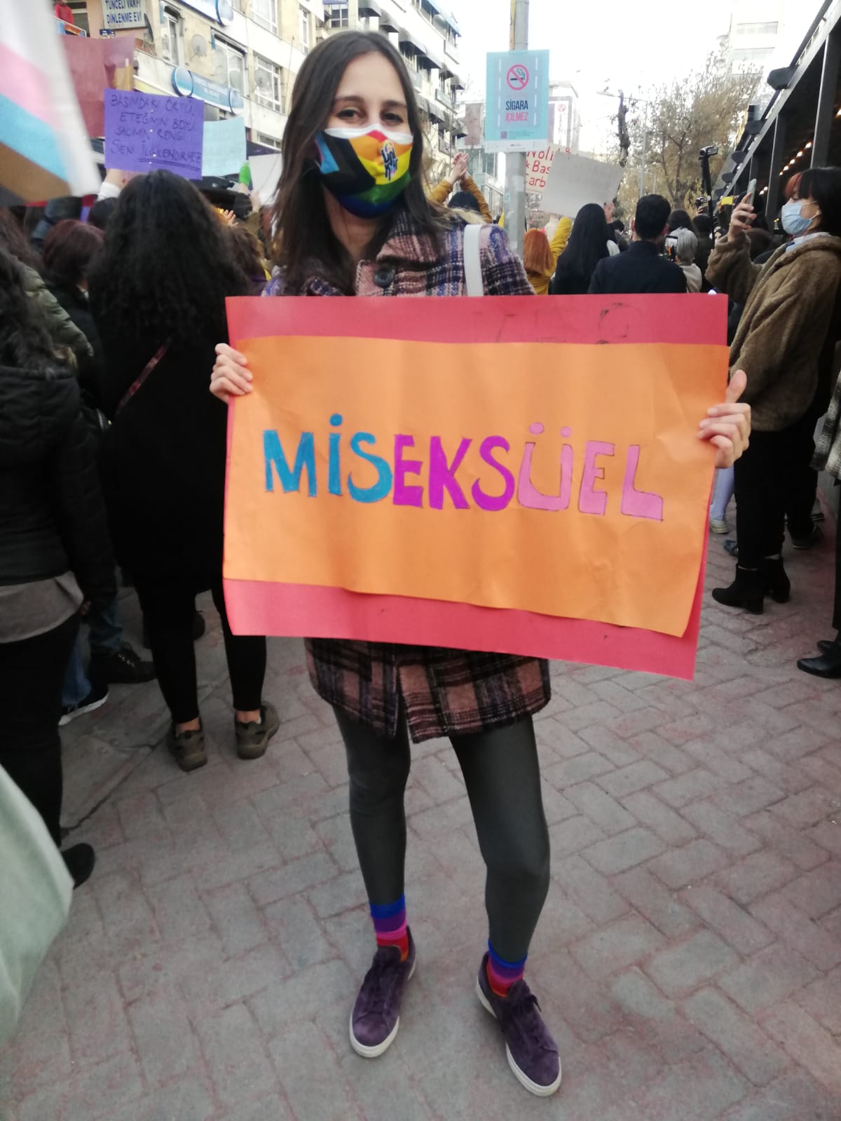 burcin-kalkin-ankara-nin-feminist-gece-sini-cekti-2 burcin-kalkin-ankara-nin-feminist-gece-sini-cekti-2