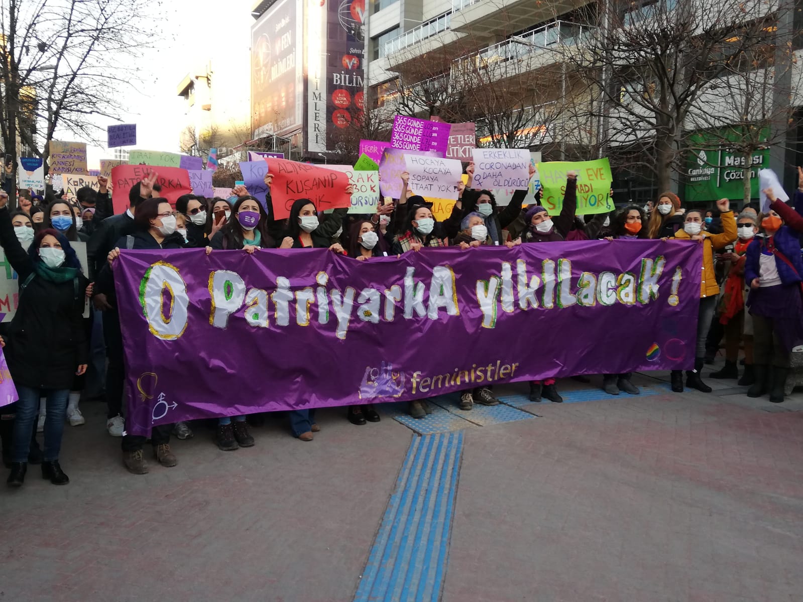 burcin-kalkin-ankara-nin-feminist-gece-sini-cekti-3 burcin-kalkin-ankara-nin-feminist-gece-sini-cekti-3