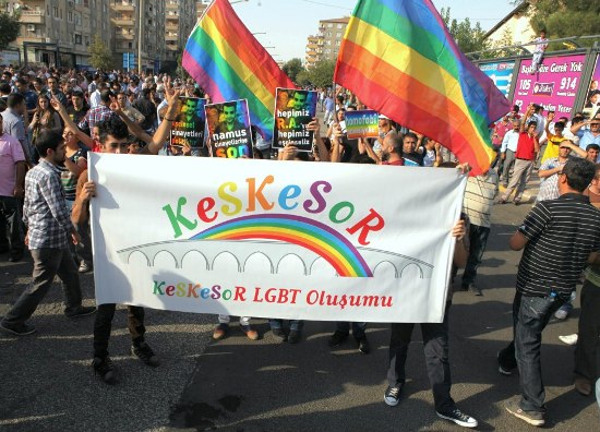 dunden-bugune-lgbti-larin-baris-eylemlerinden-kareler-1 dunden-bugune-lgbti-larin-baris-eylemlerinden-kareler-1