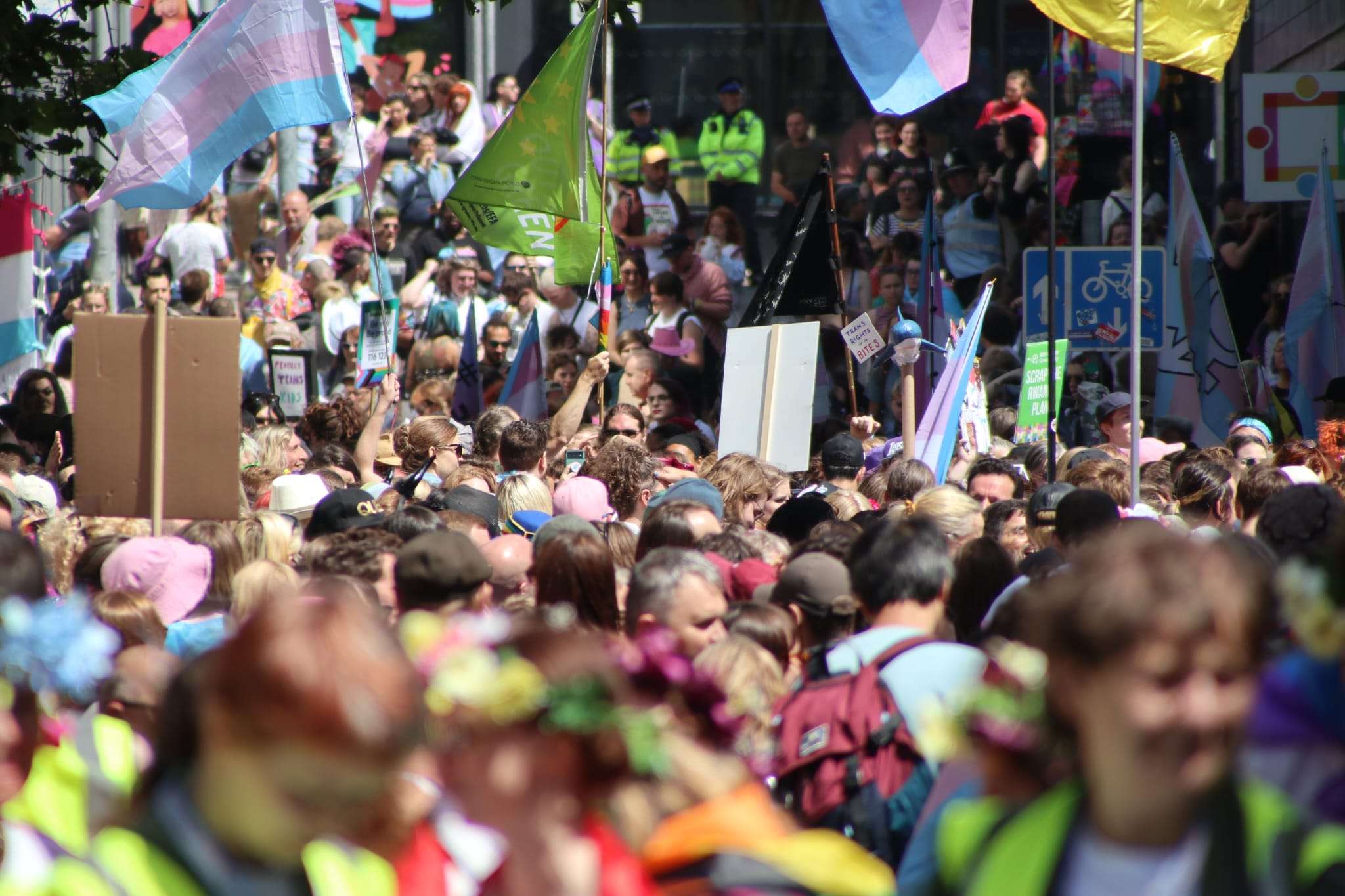 dunyadan-pride-haberleri-birlesik-krallik-taki-10-trans-onur-yuruyusu-1 dunyadan-pride-haberleri-birlesik-krallik-taki-10-trans-onur-yuruyusu-1