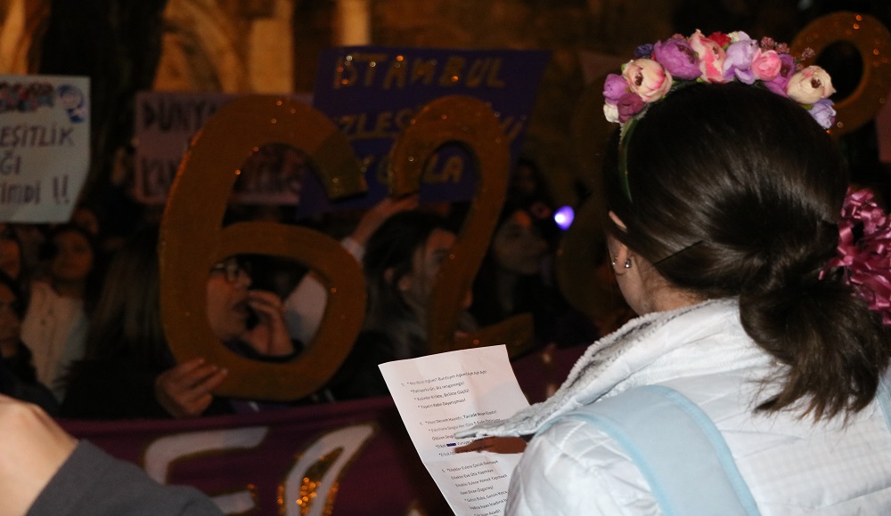 ekrem-berk-bilginer-in-objektifinden-antalya-feminist-gece-yuruyusu-2 ekrem-berk-bilginer-in-objektifinden-antalya-feminist-gece-yuruyusu-2