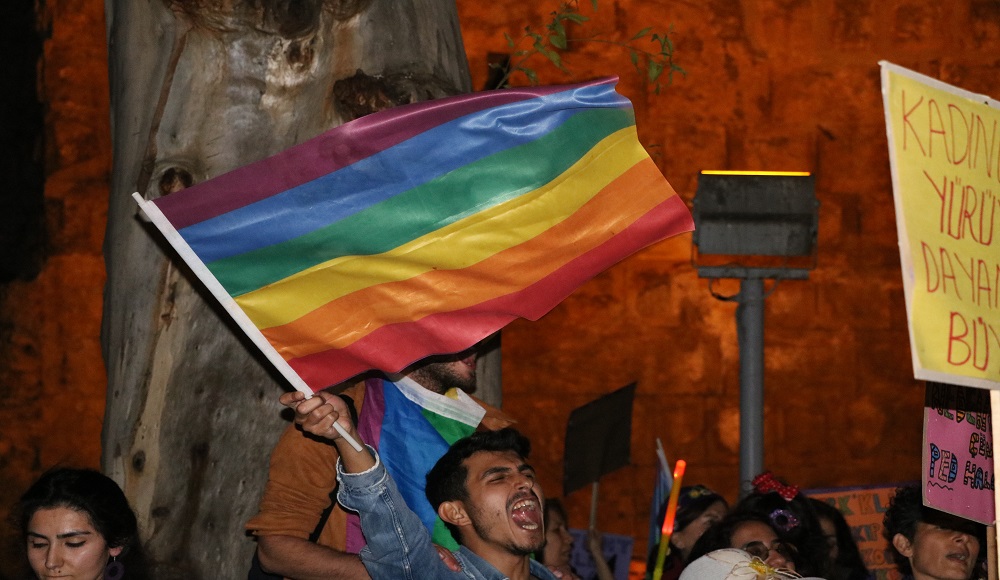 ekrem-berk-bilginer-in-objektifinden-antalya-feminist-gece-yuruyusu-3 ekrem-berk-bilginer-in-objektifinden-antalya-feminist-gece-yuruyusu-3