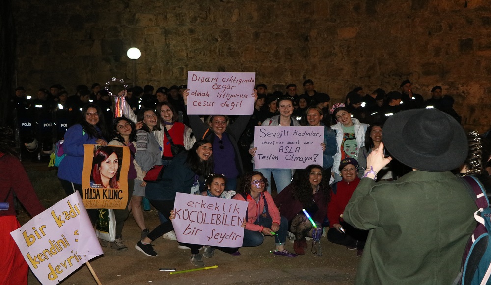 ekrem-berk-bilginer-in-objektifinden-antalya-feminist-gece-yuruyusu-4 ekrem-berk-bilginer-in-objektifinden-antalya-feminist-gece-yuruyusu-4