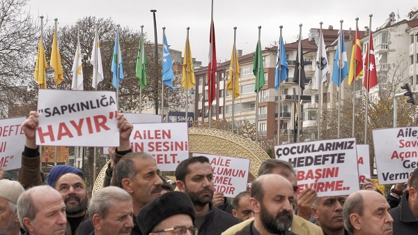 elazig-cumhuriyet-meydani-nda-lgbti-dusmani-miting-1 elazig-cumhuriyet-meydani-nda-lgbti-dusmani-miting-1