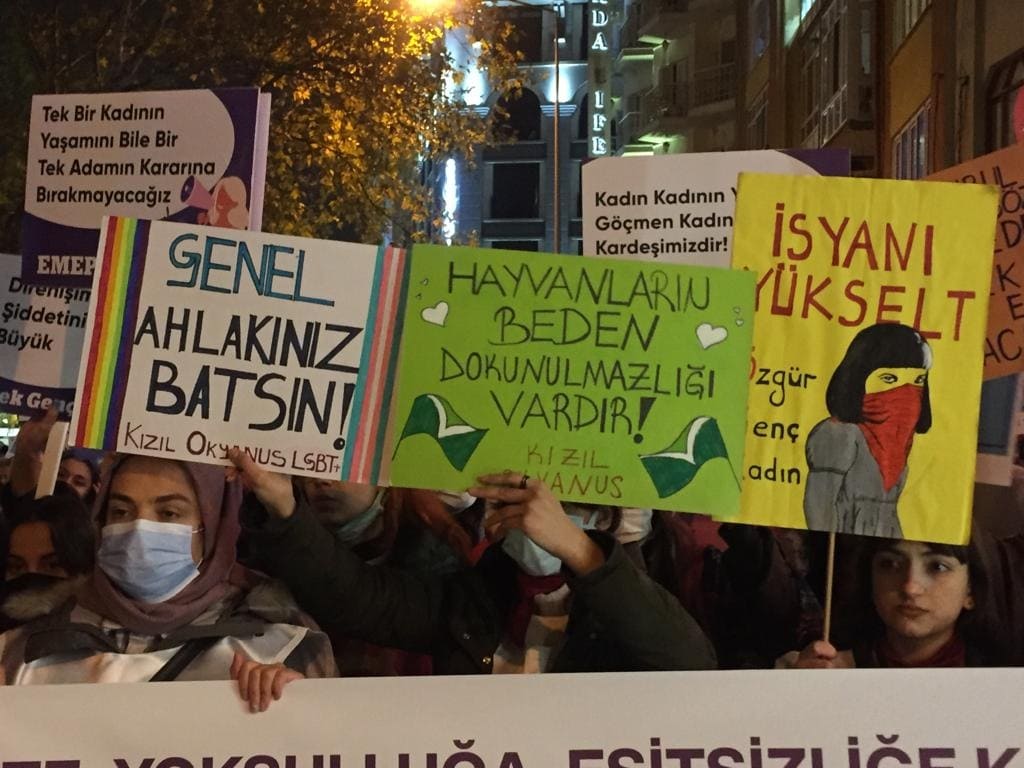 eskisehir-de-25-kasim-polis-lgbti-bayraklarini-engelledi-4 eskisehir-de-25-kasim-polis-lgbti-bayraklarini-engelledi-4