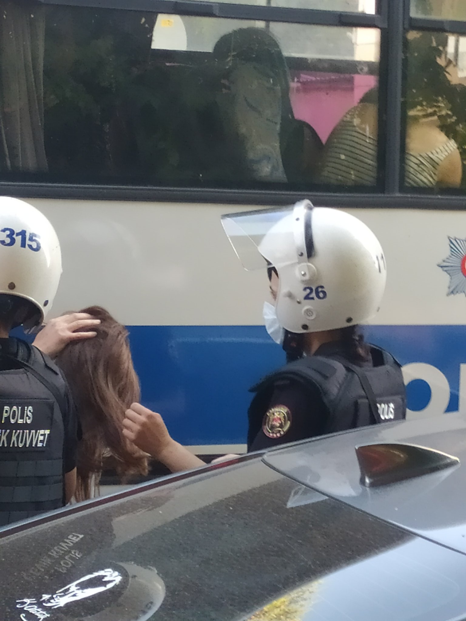 eskisehir-onur-yuruyusu-nde-25-ten-fazla-gozalti-2 eskisehir-onur-yuruyusu-nde-25-ten-fazla-gozalti-2