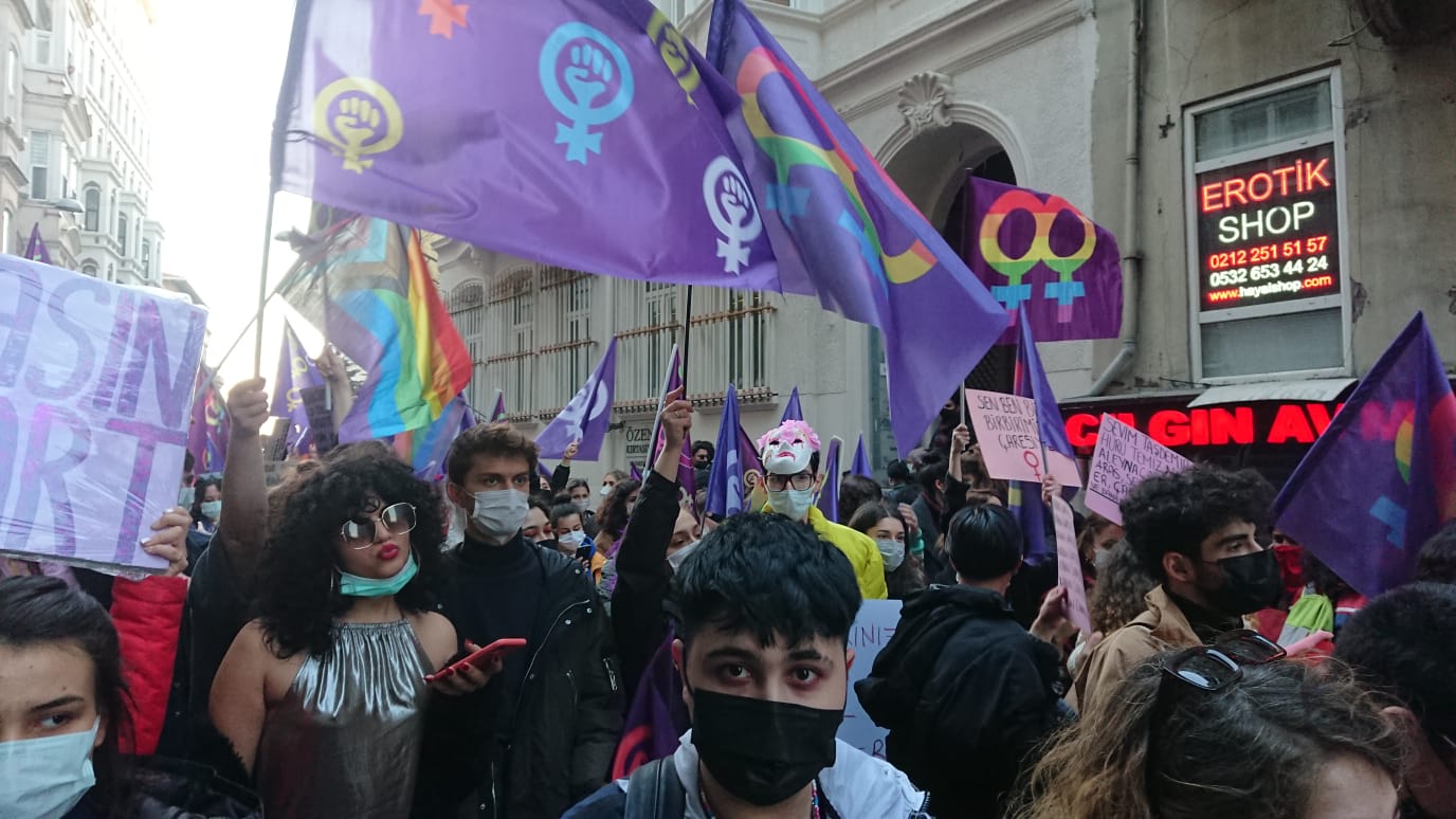 fotograflarla-19-istanbul-feminist-gece-yuruyusu-13