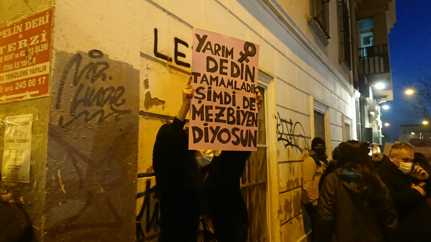 fotograflarla-19-istanbul-feminist-gece-yuruyusu-14