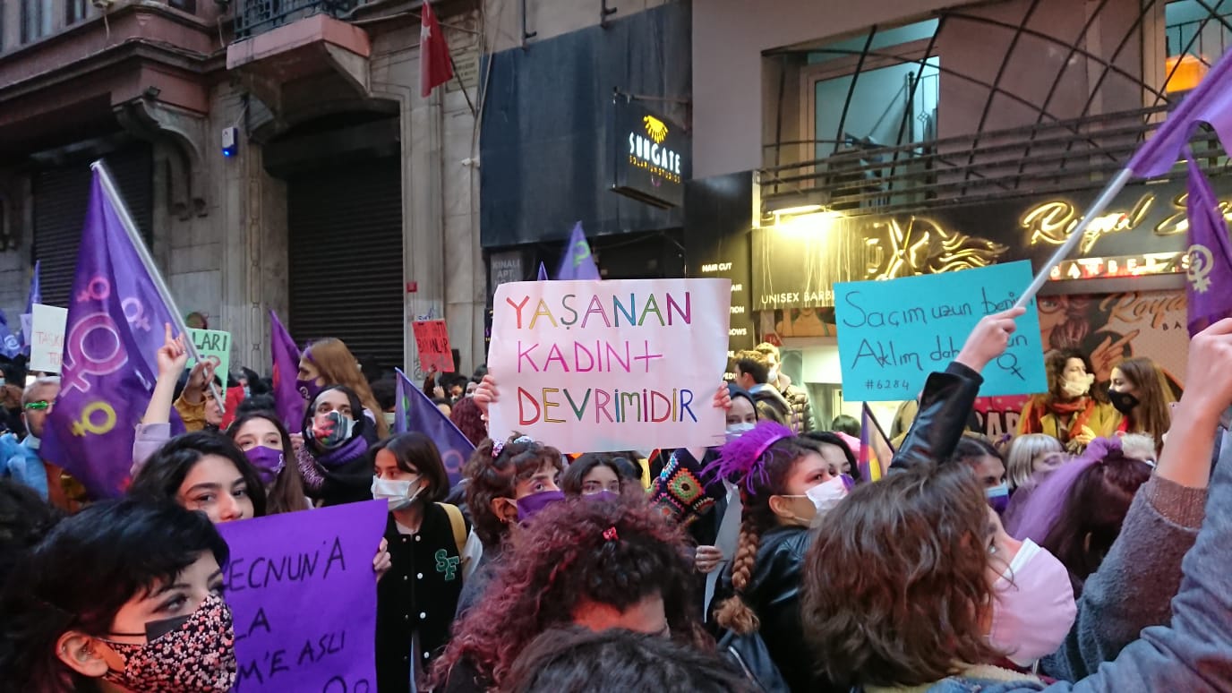 fotograflarla-19-istanbul-feminist-gece-yuruyusu-3