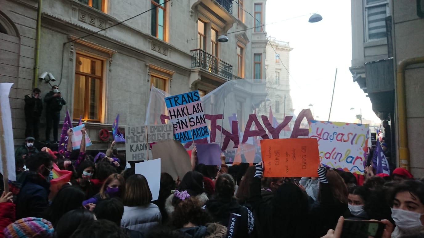 fotograflarla-19-istanbul-feminist-gece-yuruyusu-4