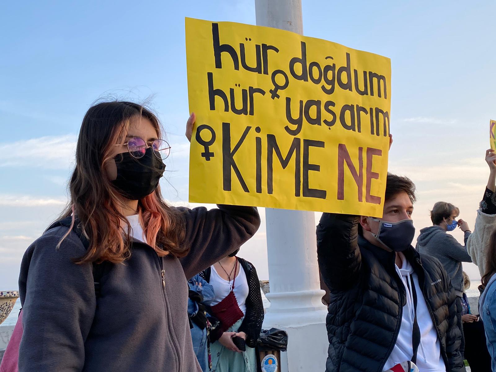 fotograflarla-mersin-feminist-gece-yuruyusu-lezbiyen-mezbiyenler-vardir-4 fotograflarla-mersin-feminist-gece-yuruyusu-lezbiyen-mezbiyenler-vardir-4