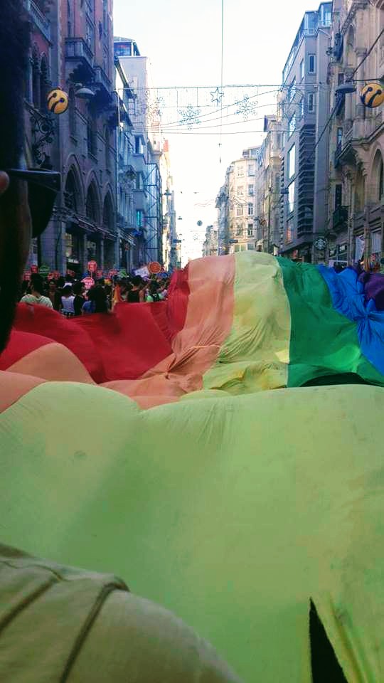 gokkusagi-bayragi-paylasan-gazeteciye-dava-1 gokkusagi-bayragi-paylasan-gazeteciye-dava-1