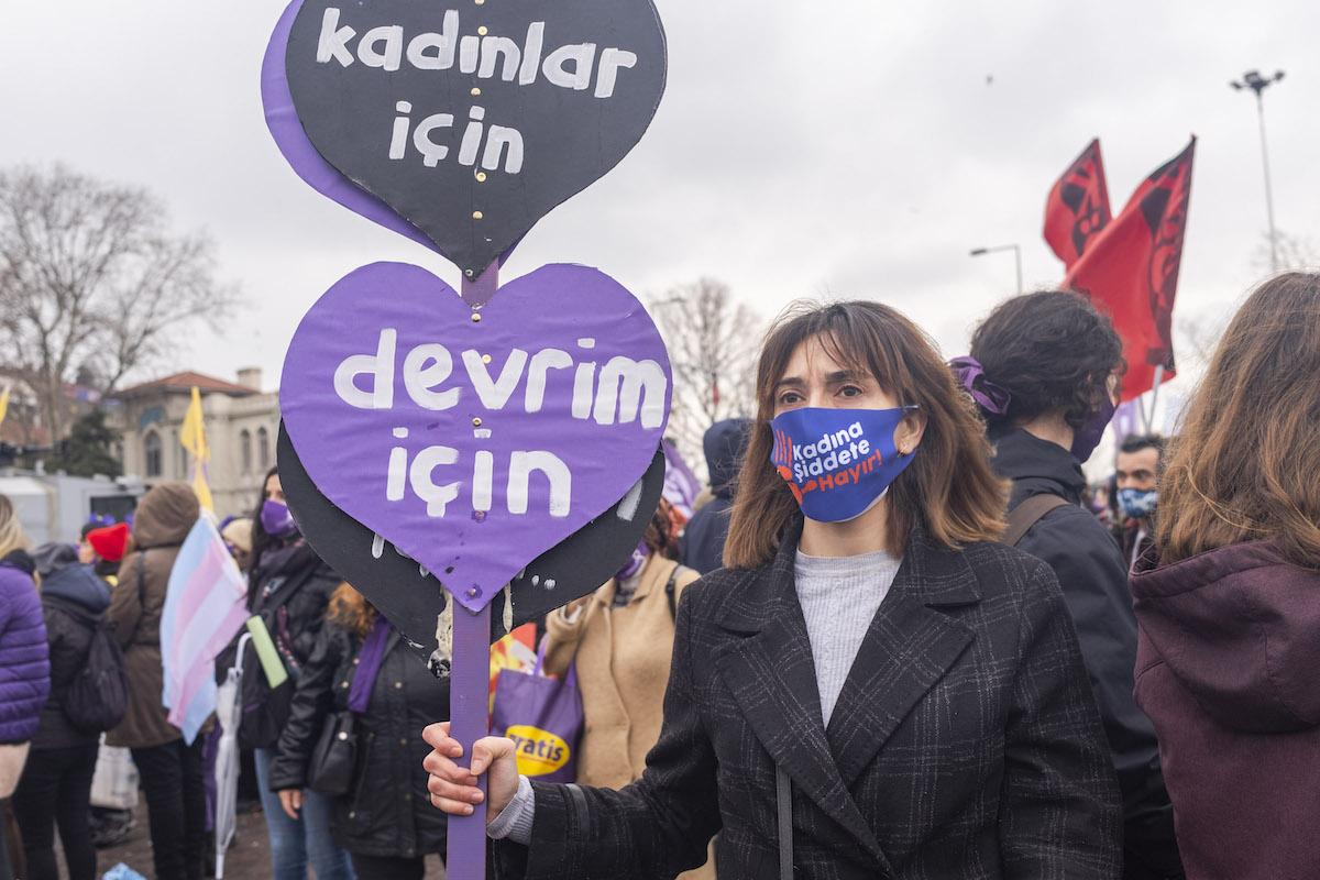 gozaltina-alinan-foto-muhabir-sener-yilmaz-aslan-in-objektifinden-buyuk-kadin-bulusmasi-3 gozaltina-alinan-foto-muhabir-sener-yilmaz-aslan-in-objektifinden-buyuk-kadin-bulusmasi-3