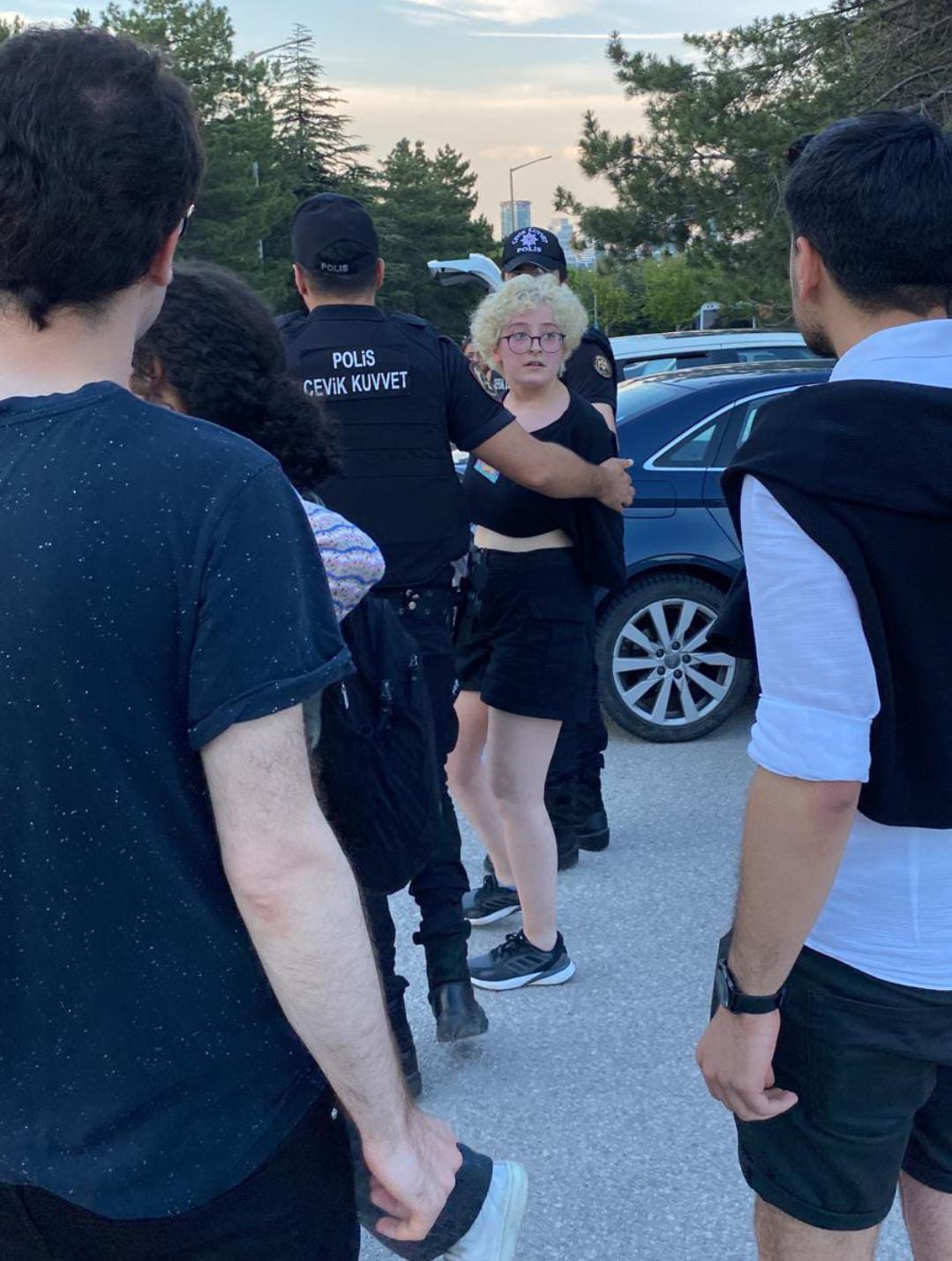 hedef-gostermeye-polis-saldirisi-ve-gozaltilara-ragmen-10-odtu-onur-yuruyusu-gerceklesti-3 hedef-gostermeye-polis-saldirisi-ve-gozaltilara-ragmen-10-odtu-onur-yuruyusu-gerceklesti-3