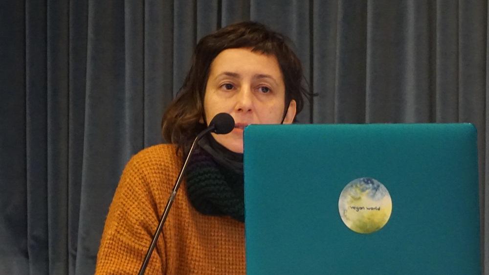 iklim-degisikligine-karsi-tum-ikiliklerin-otesinde-vegan-kuir-feminist-bir-dunya-1 iklim-degisikligine-karsi-tum-ikiliklerin-otesinde-vegan-kuir-feminist-bir-dunya-1