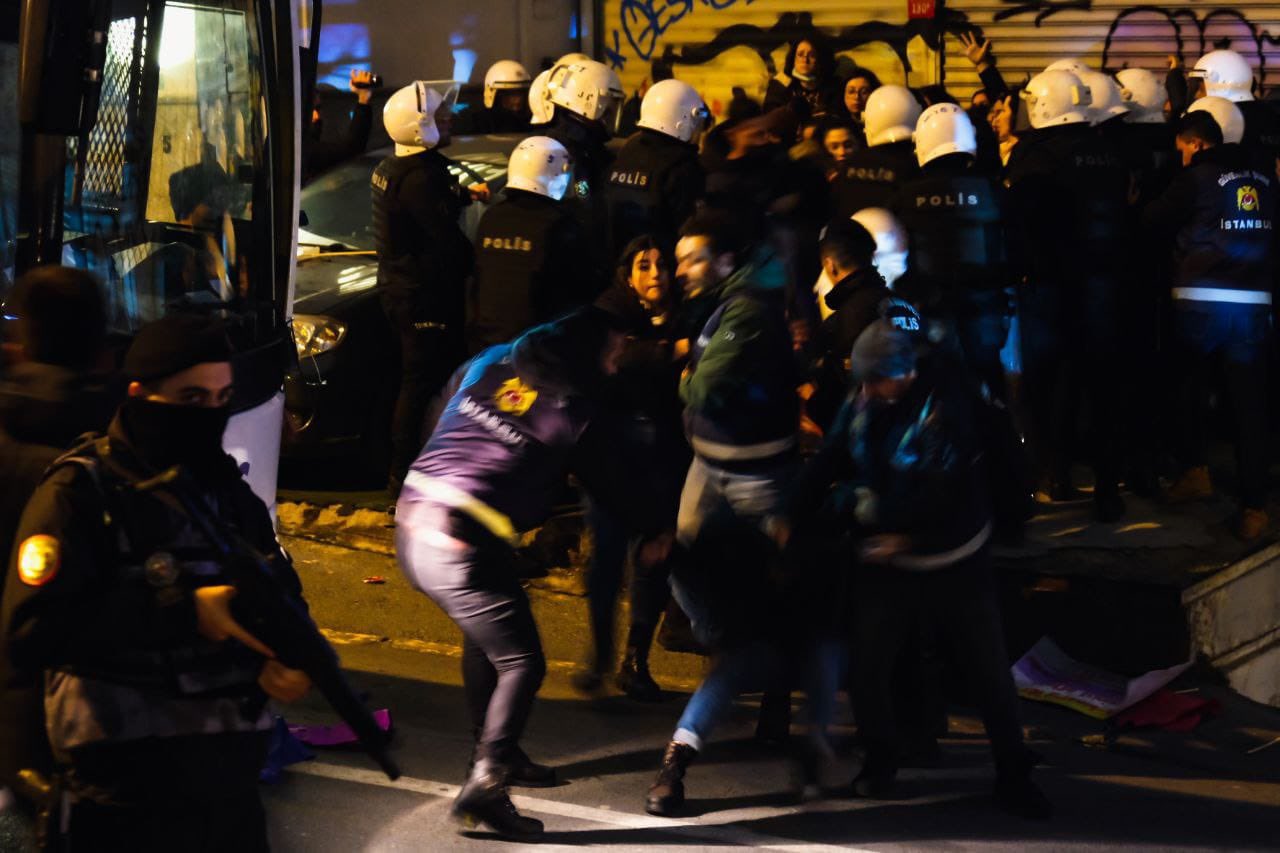 istanbul-da-25-kasim-mucadelemiz-engellenemez-1 istanbul-da-25-kasim-mucadelemiz-engellenemez-1
