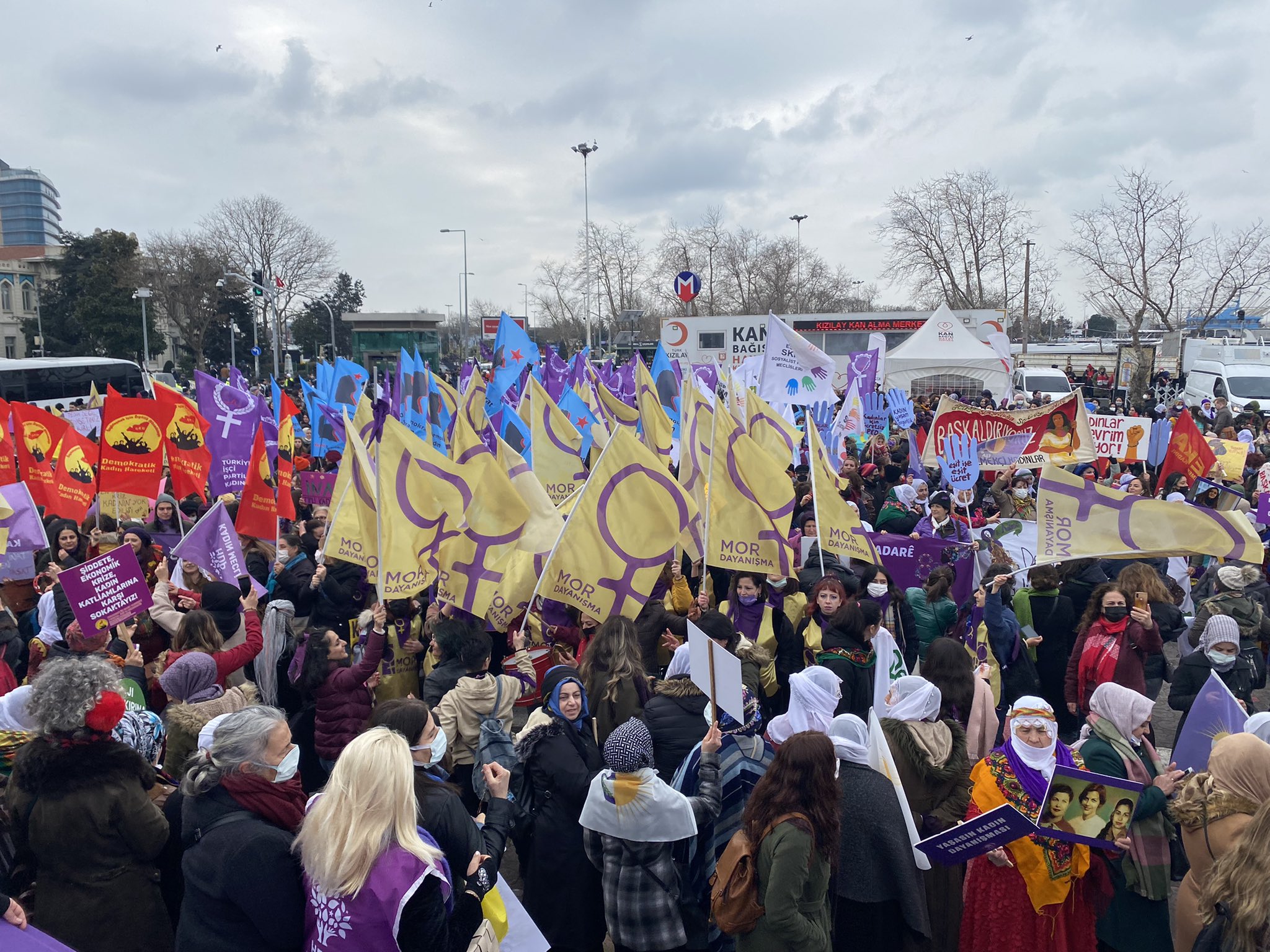 istanbul-da-buyuk-kadin-bulusmasi-trans-cinayetleri-politiktir-1