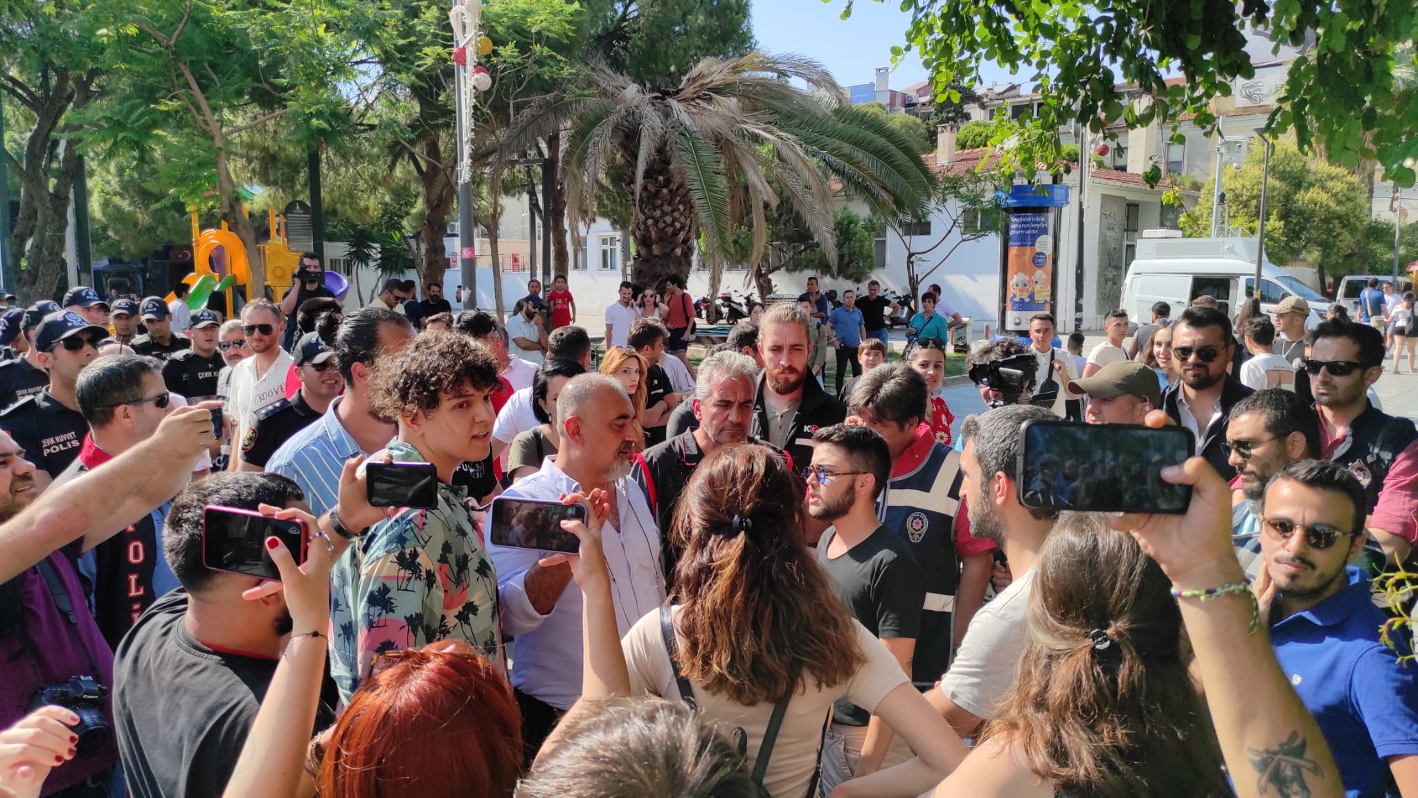 izmir-10-lgbti-onur-yuruyusu-basladi-1