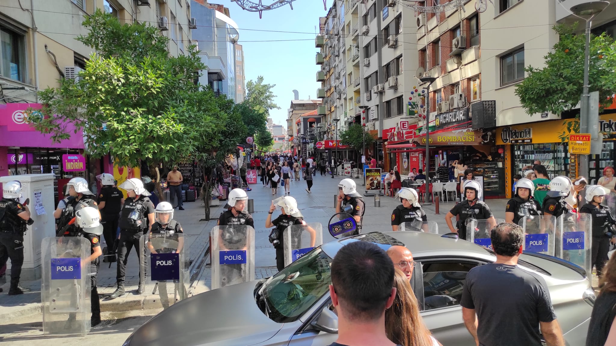 izmir-10-lgbti-onur-yuruyusu-basladi-3