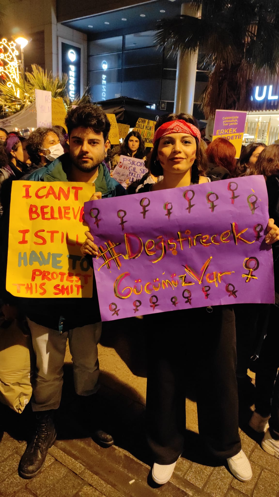 izmir-de-barikata-yikik-diyorlar-feminist-gece-yuruyusu-5 izmir-de-barikata-yikik-diyorlar-feminist-gece-yuruyusu-5