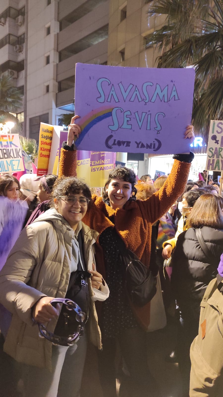 izmir-de-barikata-yikik-diyorlar-feminist-gece-yuruyusu-8 izmir-de-barikata-yikik-diyorlar-feminist-gece-yuruyusu-8