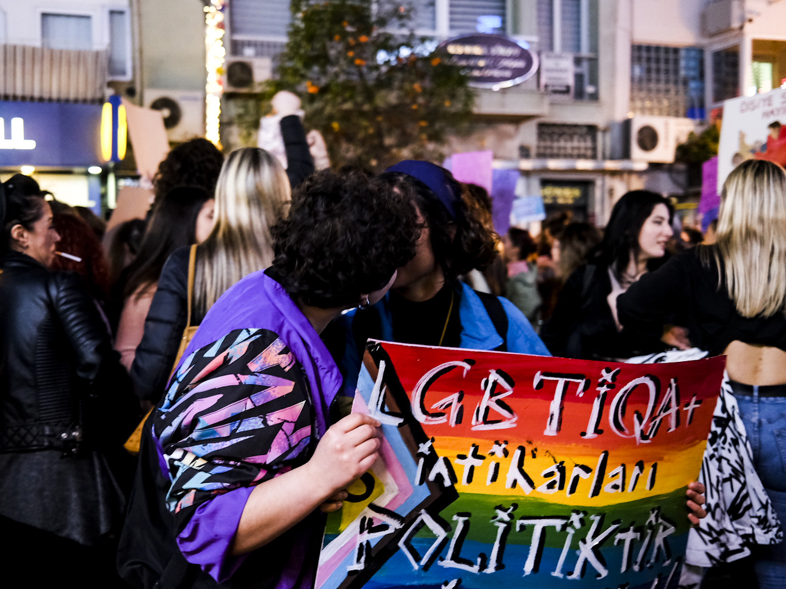 izmir-de-feminist-gece-yuruyusu-kader-degil-patriyarkal-kapitalizm-1 izmir-de-feminist-gece-yuruyusu-kader-degil-patriyarkal-kapitalizm-1
