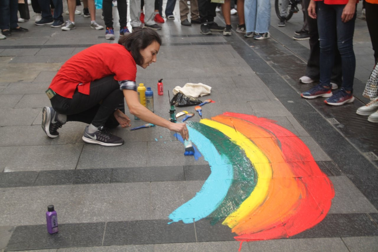 kadin-savunma-agi-lcw-yi-protesto-etti-1