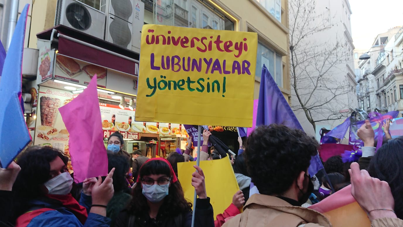 kaosgl-org-objektifinden-dort-bir-yanda-8-mart-itaat-etmiyoruz-alisin-gitmiyoruz-1 kaosgl-org-objektifinden-dort-bir-yanda-8-mart-itaat-etmiyoruz-alisin-gitmiyoruz-1