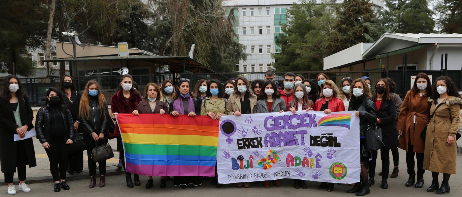 kaosgl-org-objektifinden-dort-bir-yanda-8-mart-itaat-etmiyoruz-alisin-gitmiyoruz-12 kaosgl-org-objektifinden-dort-bir-yanda-8-mart-itaat-etmiyoruz-alisin-gitmiyoruz-12