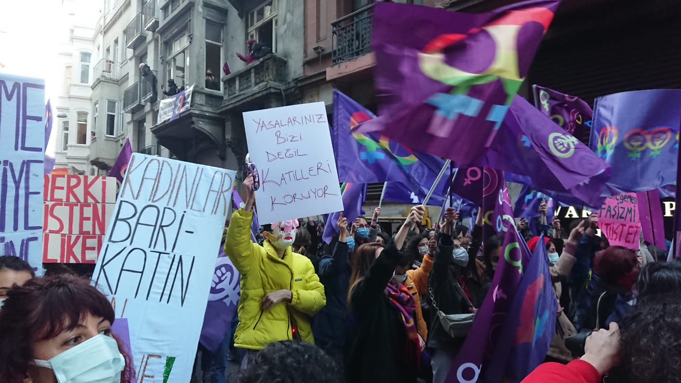 kaosgl-org-objektifinden-dort-bir-yanda-8-mart-itaat-etmiyoruz-alisin-gitmiyoruz-3 kaosgl-org-objektifinden-dort-bir-yanda-8-mart-itaat-etmiyoruz-alisin-gitmiyoruz-3