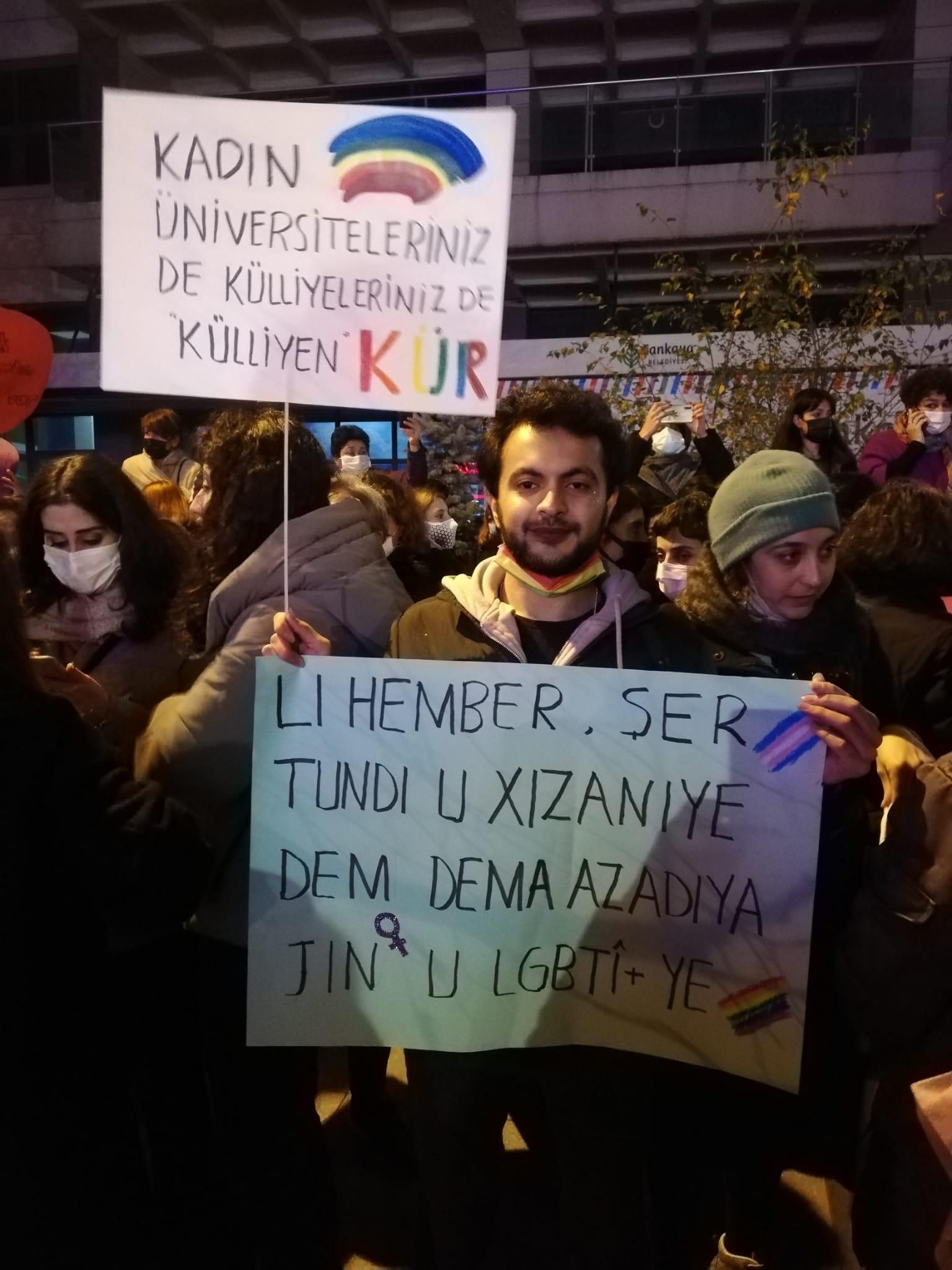 katledilen-tum-kadin-ve-lgbti-larin-isyaniyla-sokaklardayiz-1 katledilen-tum-kadin-ve-lgbti-larin-isyaniyla-sokaklardayiz-1