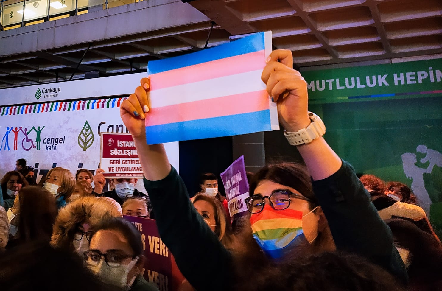 katledilen-tum-kadin-ve-lgbti-larin-isyaniyla-sokaklardayiz-2 katledilen-tum-kadin-ve-lgbti-larin-isyaniyla-sokaklardayiz-2