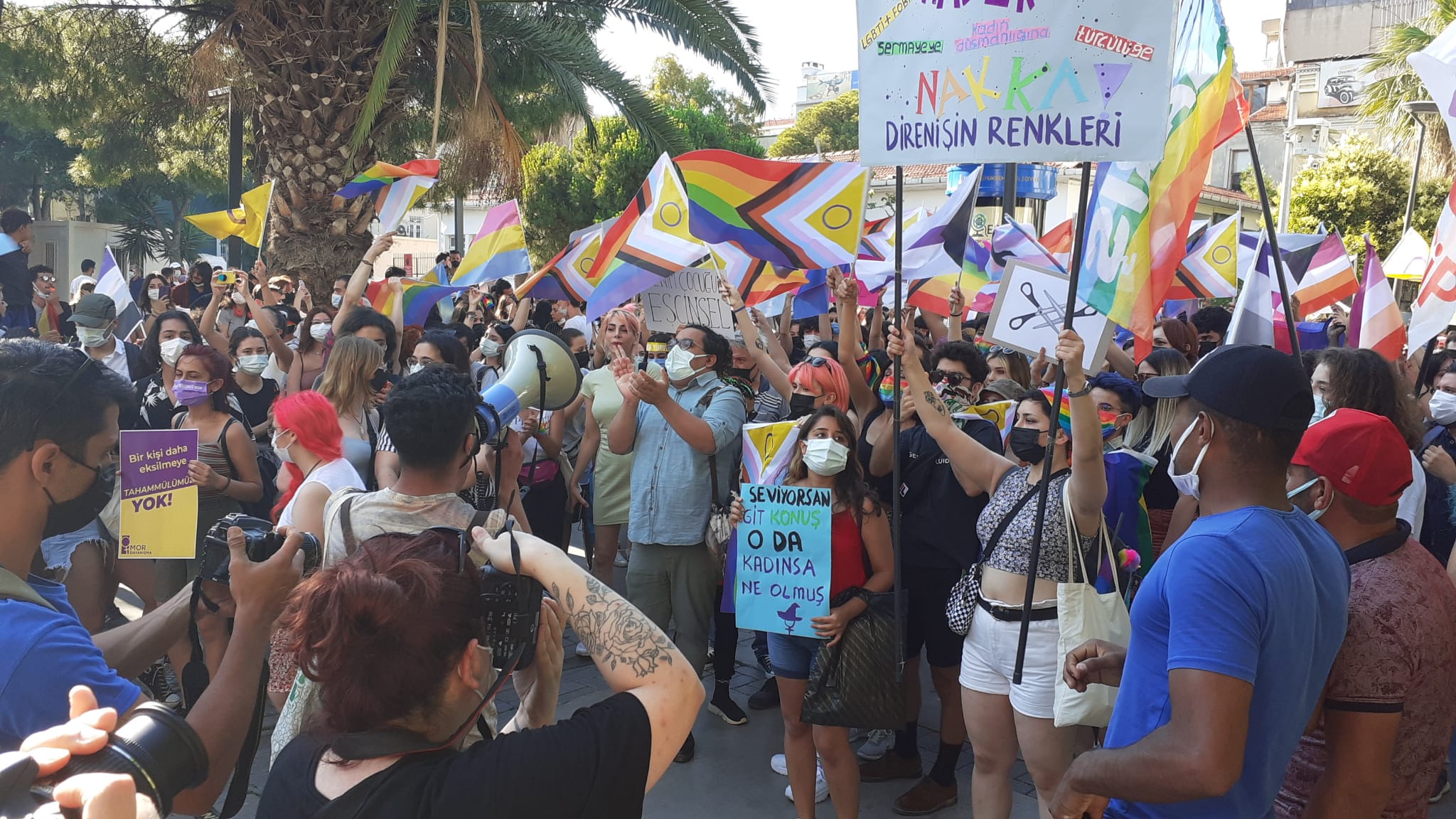 lgbti-lar-izmir-den-seslendi-lubunyalar-susmayacak-7 lgbti-lar-izmir-den-seslendi-lubunyalar-susmayacak-7
