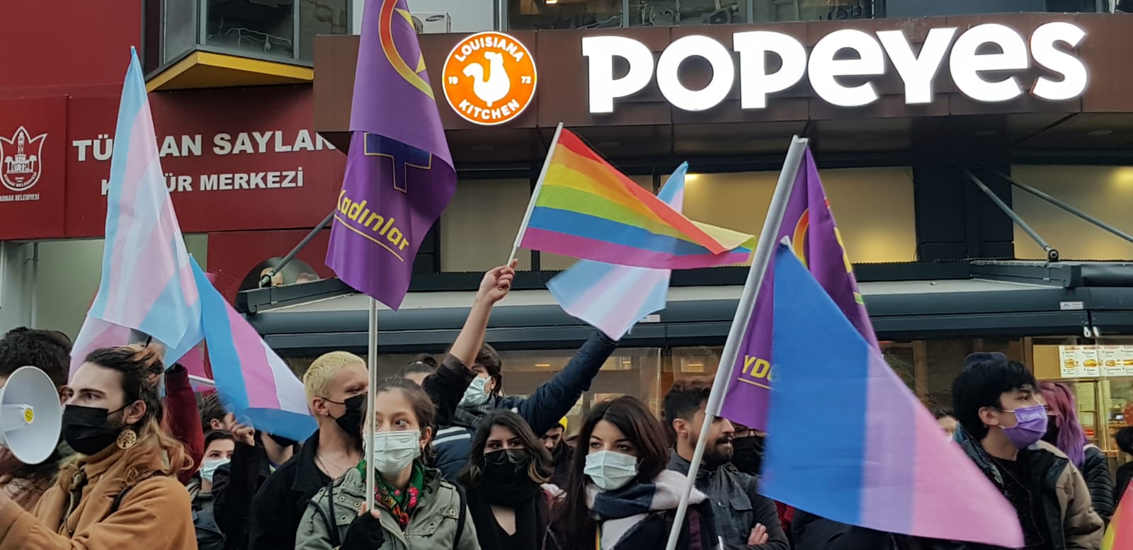 lgbti-ve-insan-haklari-orgutleri-izmir-den-seslendi-nefrete-inat-yasasin-hayat-1 lgbti-ve-insan-haklari-orgutleri-izmir-den-seslendi-nefrete-inat-yasasin-hayat-1