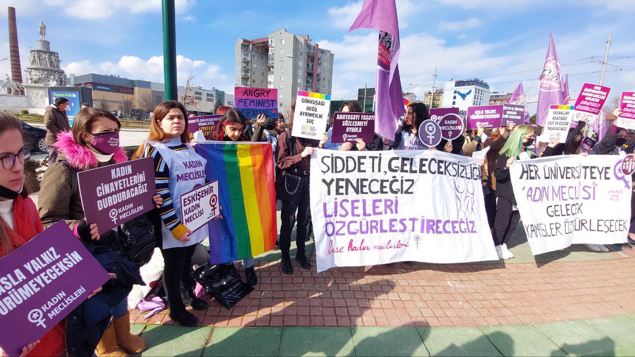 lgbtiq-meclisleri-eskisehir-istanbul-ve-samsun-da-8-mart-alanlarindaydi-1 lgbtiq-meclisleri-eskisehir-istanbul-ve-samsun-da-8-mart-alanlarindaydi-1