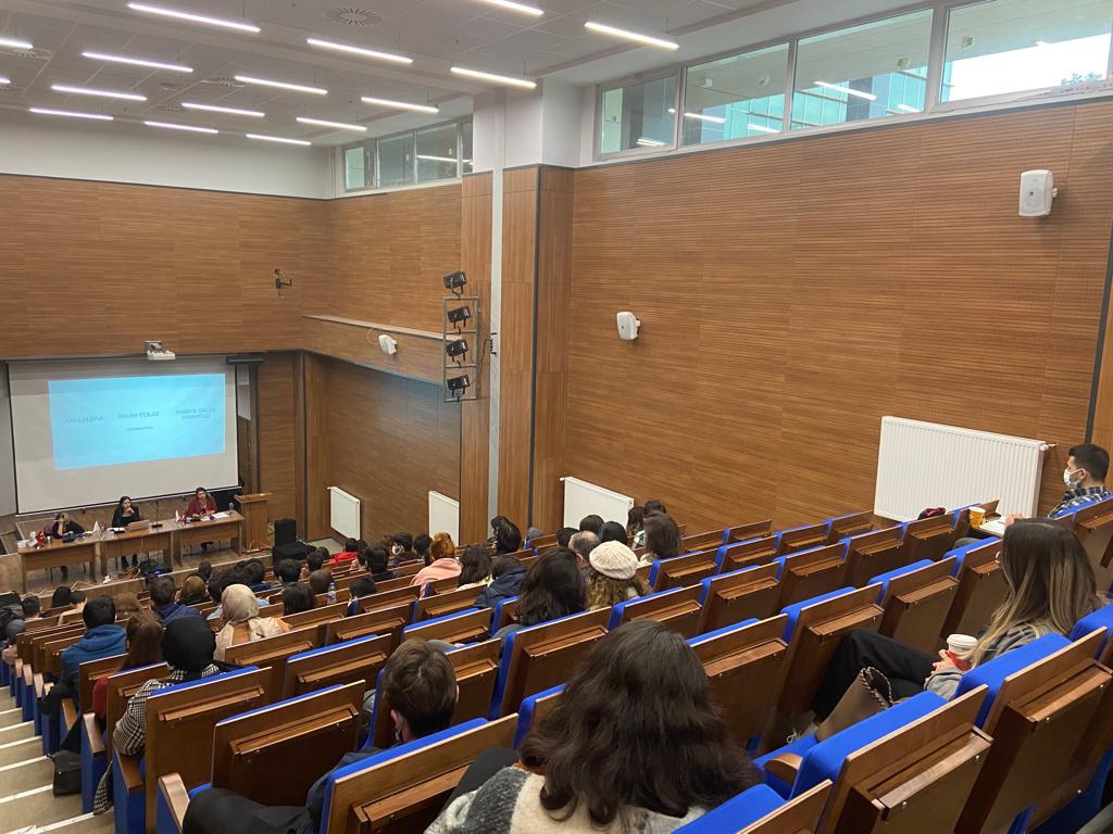 marmara-universitesi-ifade-ozgurlugu-ve-mizahi-konustu-1 marmara-universitesi-ifade-ozgurlugu-ve-mizahi-konustu-1