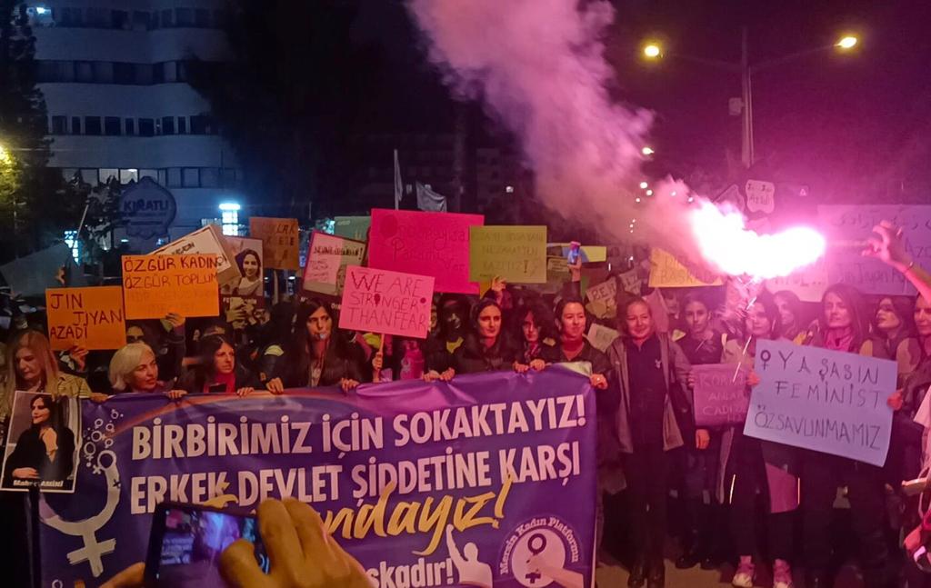 mersin-de-25-kasim-birbirimiz-icin-sokaktayiz-1 mersin-de-25-kasim-birbirimiz-icin-sokaktayiz-1