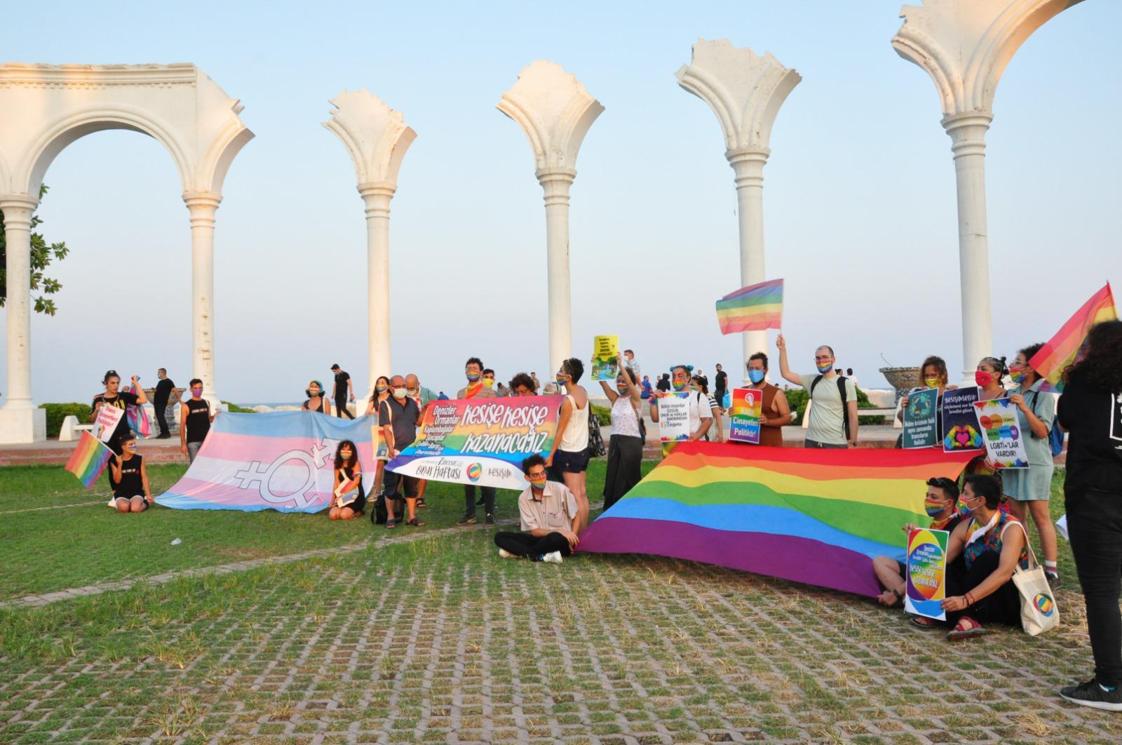 mersin-de-onur-sokakta-birlikte-buyuyor-buyutuyoruz-bu-buyuk-sevdayi-1 mersin-de-onur-sokakta-birlikte-buyuyor-buyutuyoruz-bu-buyuk-sevdayi-1