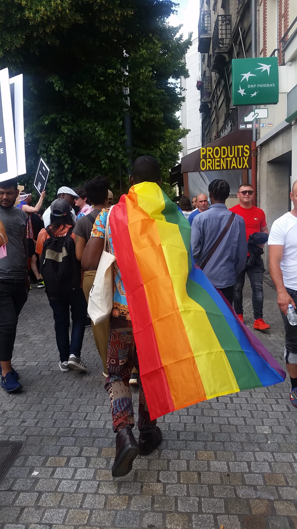 paris-te-onur-yuruyusleri-basladi-queer-dayanisma-sinirlari-yikar-1 paris-te-onur-yuruyusleri-basladi-queer-dayanisma-sinirlari-yikar-1