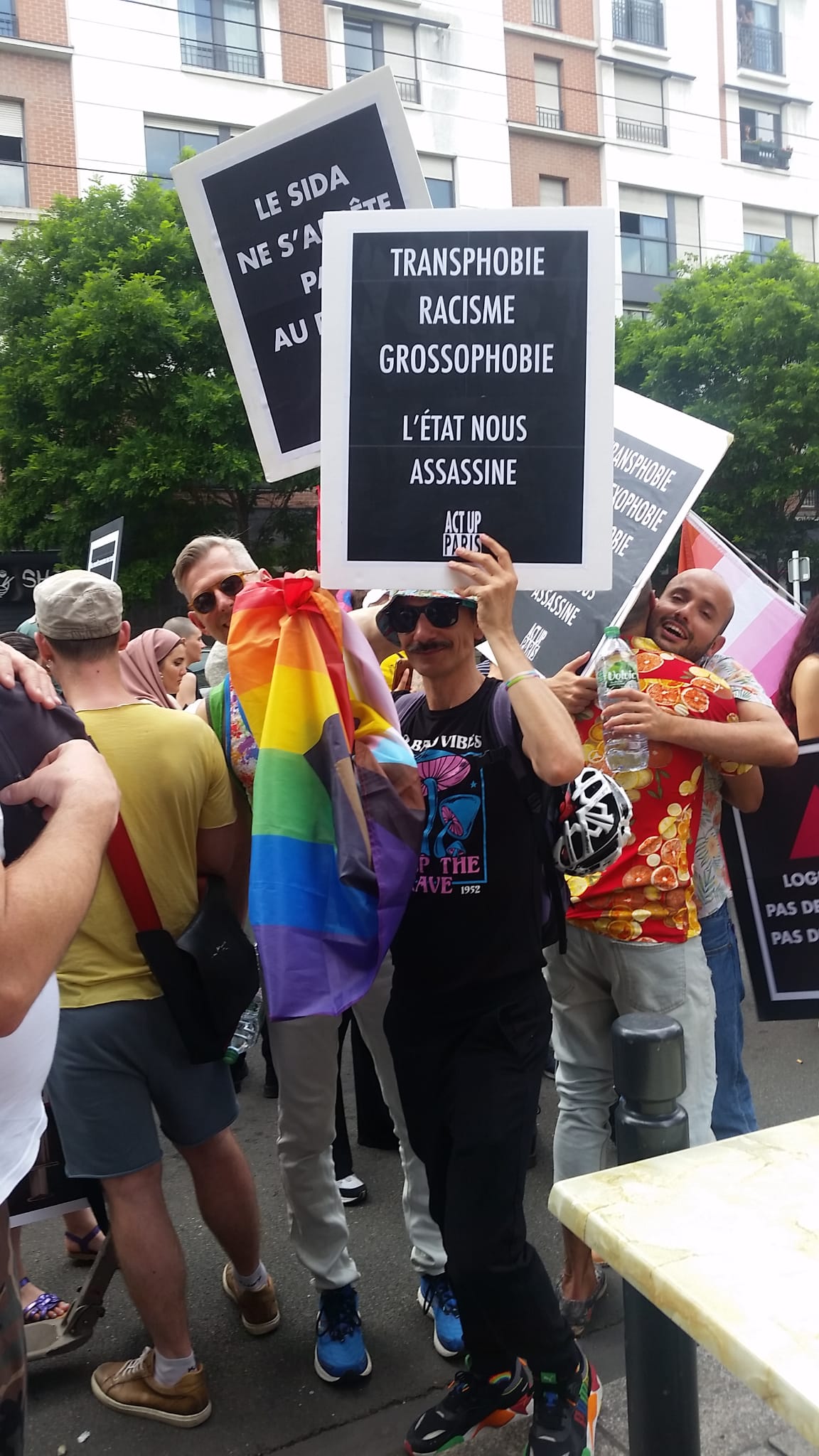 paris-te-onur-yuruyusleri-basladi-queer-dayanisma-sinirlari-yikar-6 paris-te-onur-yuruyusleri-basladi-queer-dayanisma-sinirlari-yikar-6