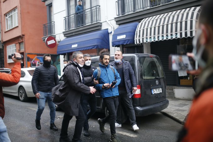 police-banned-lgbti-signs-in-8th-march-protest-attacked-and-detained-trans-women-after-the-protest-3