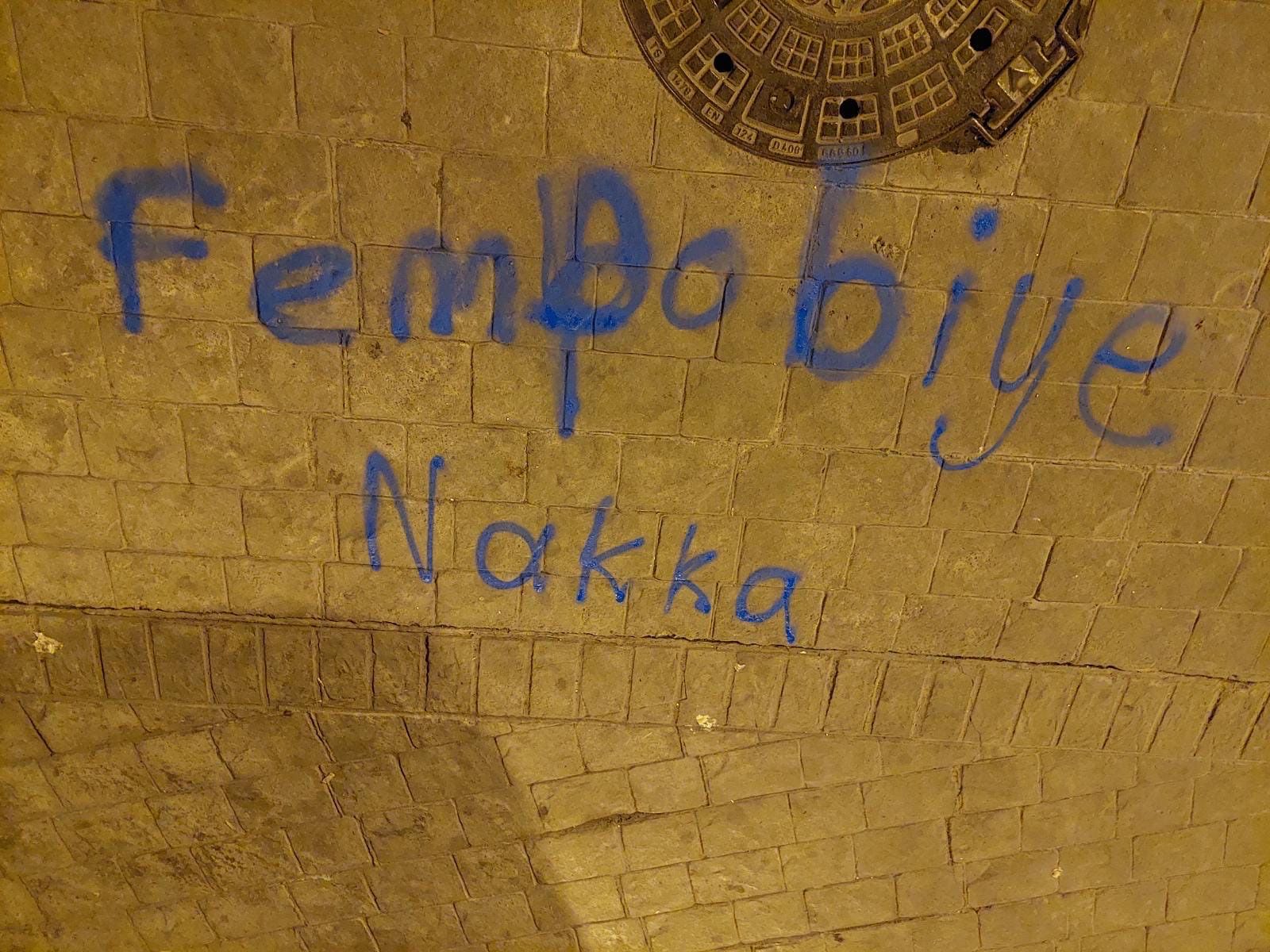 polis-ablukasindaki-beyoglu-nun-duvarlari-konusuyor-lubunya-direnirken-cok-guzelsin-11 polis-ablukasindaki-beyoglu-nun-duvarlari-konusuyor-lubunya-direnirken-cok-guzelsin-11