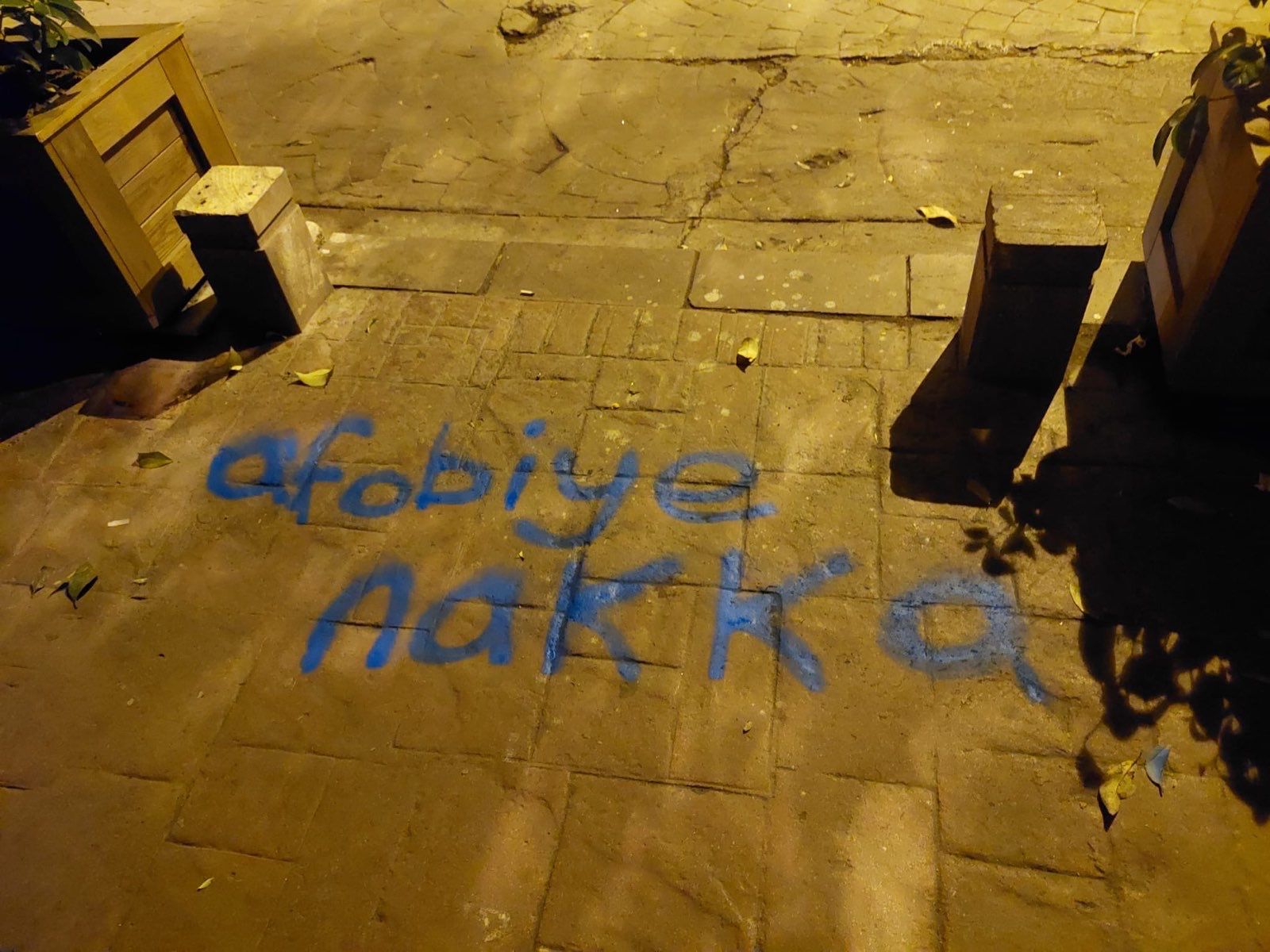 polis-ablukasindaki-beyoglu-nun-duvarlari-konusuyor-lubunya-direnirken-cok-guzelsin-7 polis-ablukasindaki-beyoglu-nun-duvarlari-konusuyor-lubunya-direnirken-cok-guzelsin-7