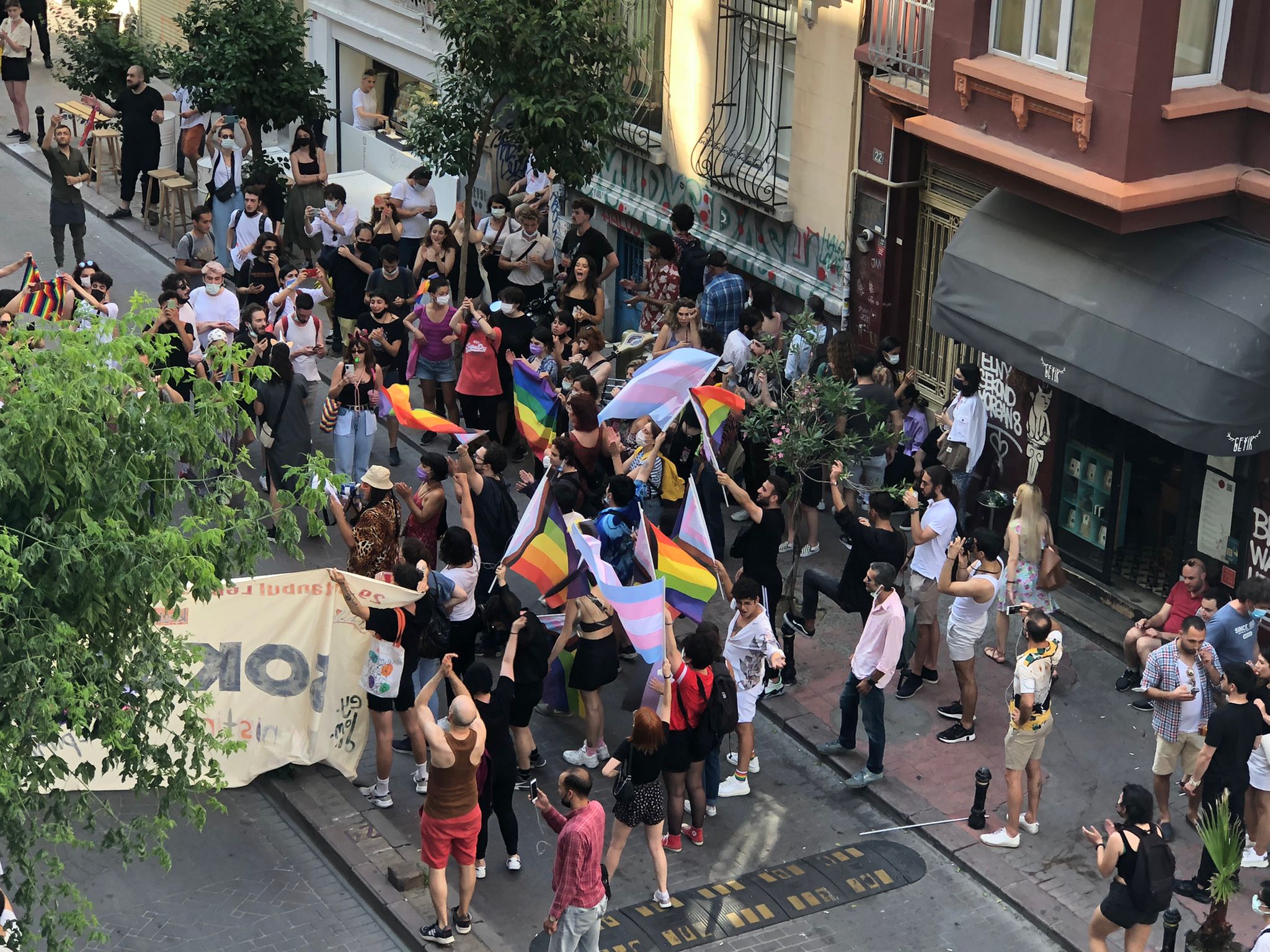 polisleri-as-da-gel-kurbanin-olam-onur-yuruyusu-her-yerdeydi-5 polisleri-as-da-gel-kurbanin-olam-onur-yuruyusu-her-yerdeydi-5