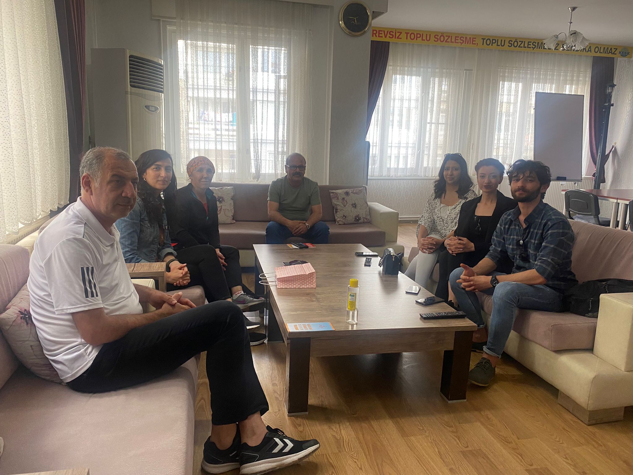 queer-antep-17-mayis-ta-bes-kurumu-ziyaret-etti-kurumlari-onur-haftasi-na-davet-etti-2 queer-antep-17-mayis-ta-bes-kurumu-ziyaret-etti-kurumlari-onur-haftasi-na-davet-etti-2