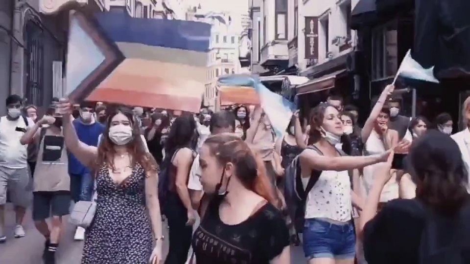 tan-tasci-yeni-parcasi-ve-klibi-zor-isimiz-zor-ile-tt-oldu-1