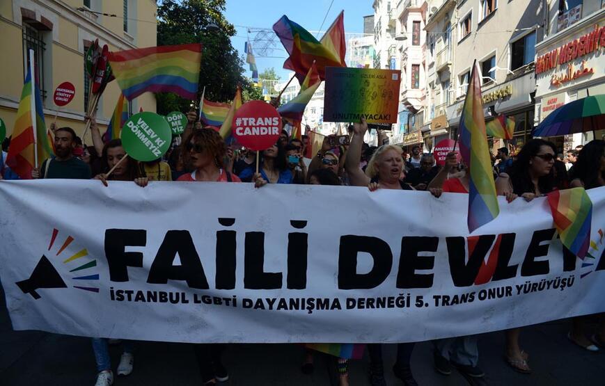 trans-onur-yuruyusu-nun-8-yili-bize-ikinci-sinif-vatandas-gibi-davranilmasina-izin-vermeyecegiz-10 trans-onur-yuruyusu-nun-8-yili-bize-ikinci-sinif-vatandas-gibi-davranilmasina-izin-vermeyecegiz-10