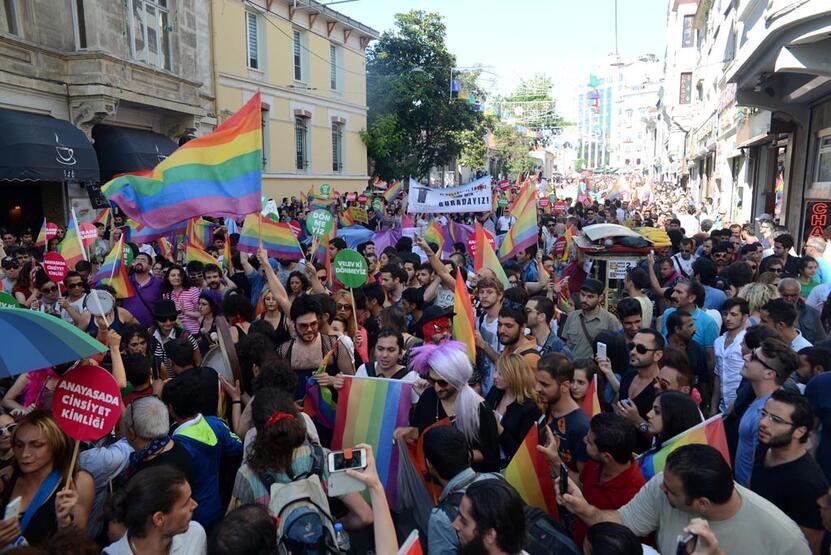 trans-onur-yuruyusu-nun-8-yili-bize-ikinci-sinif-vatandas-gibi-davranilmasina-izin-vermeyecegiz-12 trans-onur-yuruyusu-nun-8-yili-bize-ikinci-sinif-vatandas-gibi-davranilmasina-izin-vermeyecegiz-12