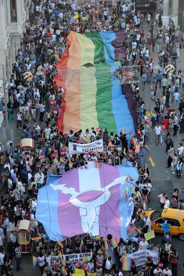 trans-onur-yuruyusu-nun-8-yili-bize-ikinci-sinif-vatandas-gibi-davranilmasina-izin-vermeyecegiz-13 trans-onur-yuruyusu-nun-8-yili-bize-ikinci-sinif-vatandas-gibi-davranilmasina-izin-vermeyecegiz-13